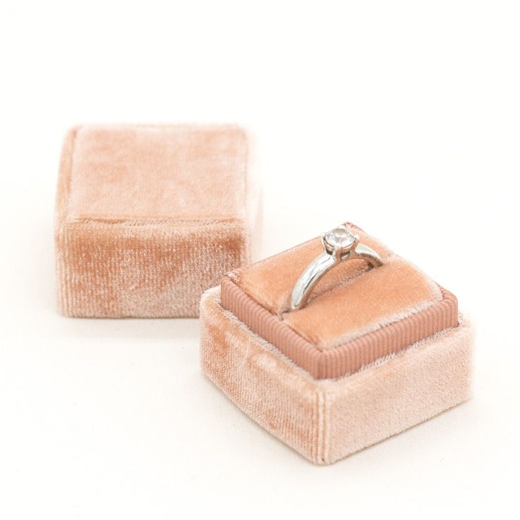 ring-box-samt-verlobung-hochzeit-blooming-dahlia-1 Ringbox aus Samt - Blooming Dahlia