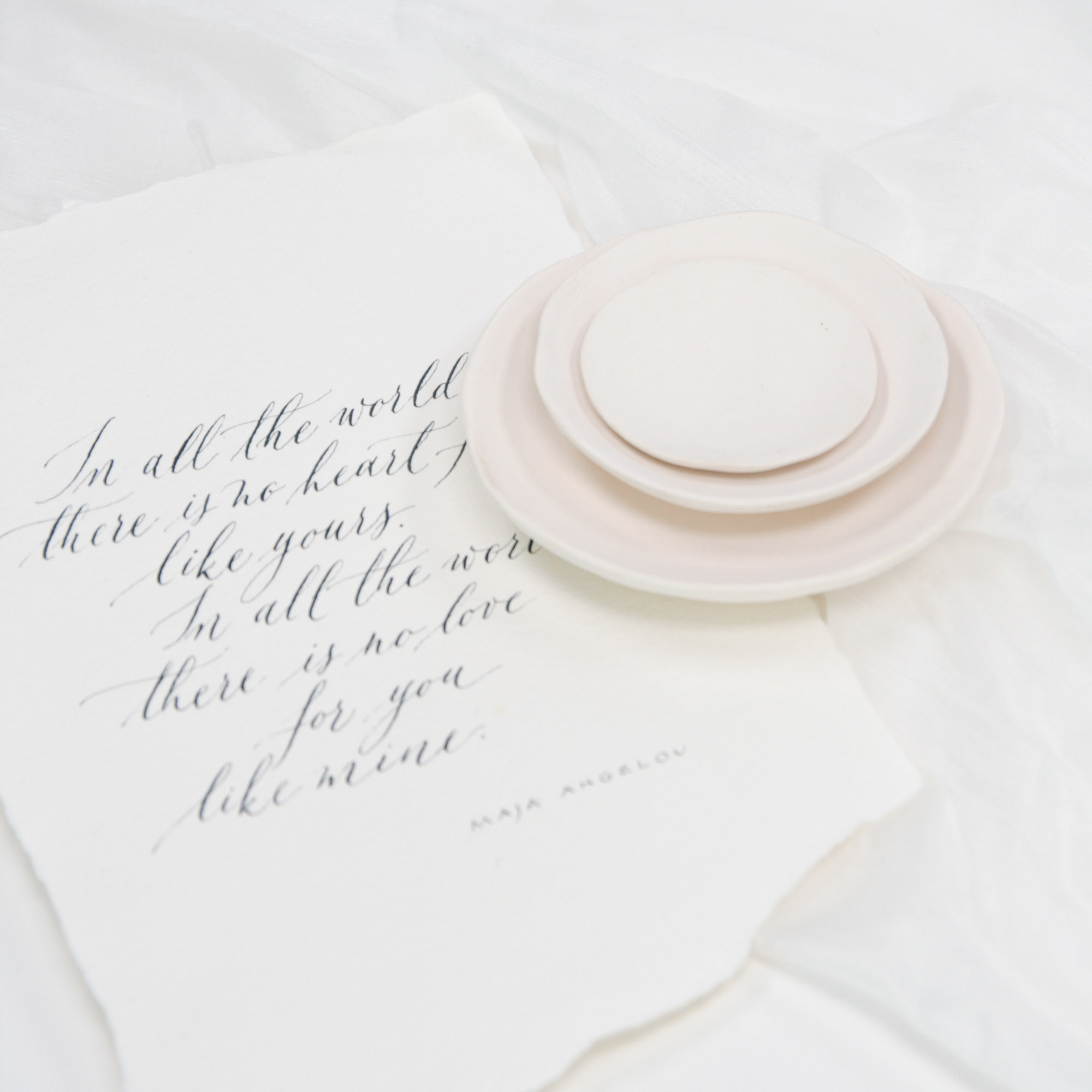 magnolias-on-silk-stylingschalen-styling-set-dishes-flatlay-white-3 Schmuckschalen Set ENGOBE - 3er Set | matt weiß