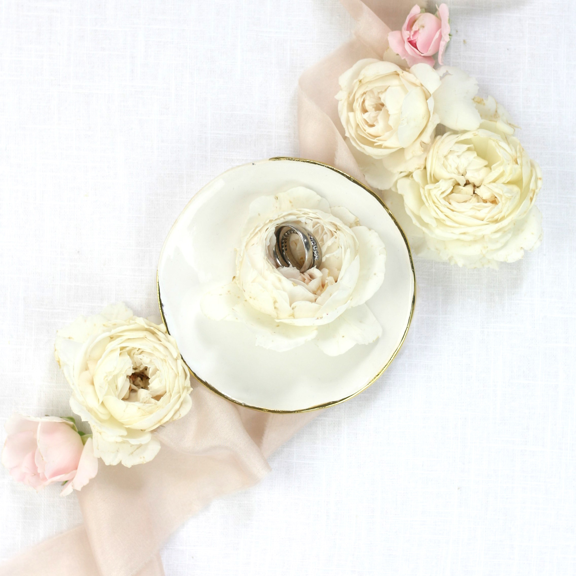 ringschale-keramik-goldrand-ring-dish-ceramic-gold-3 Schmuckschale BLANC mit 24k Goldrand