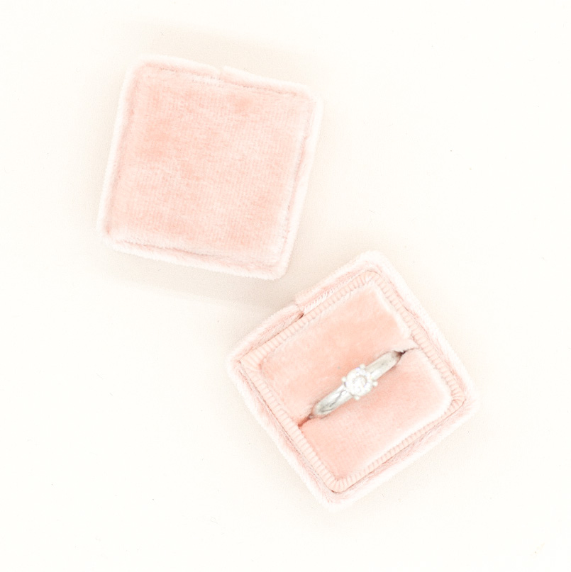 ring-box-samt-verlobung-hochzeit-pale-peach-2 Ringbox aus Samt - Pale Peach