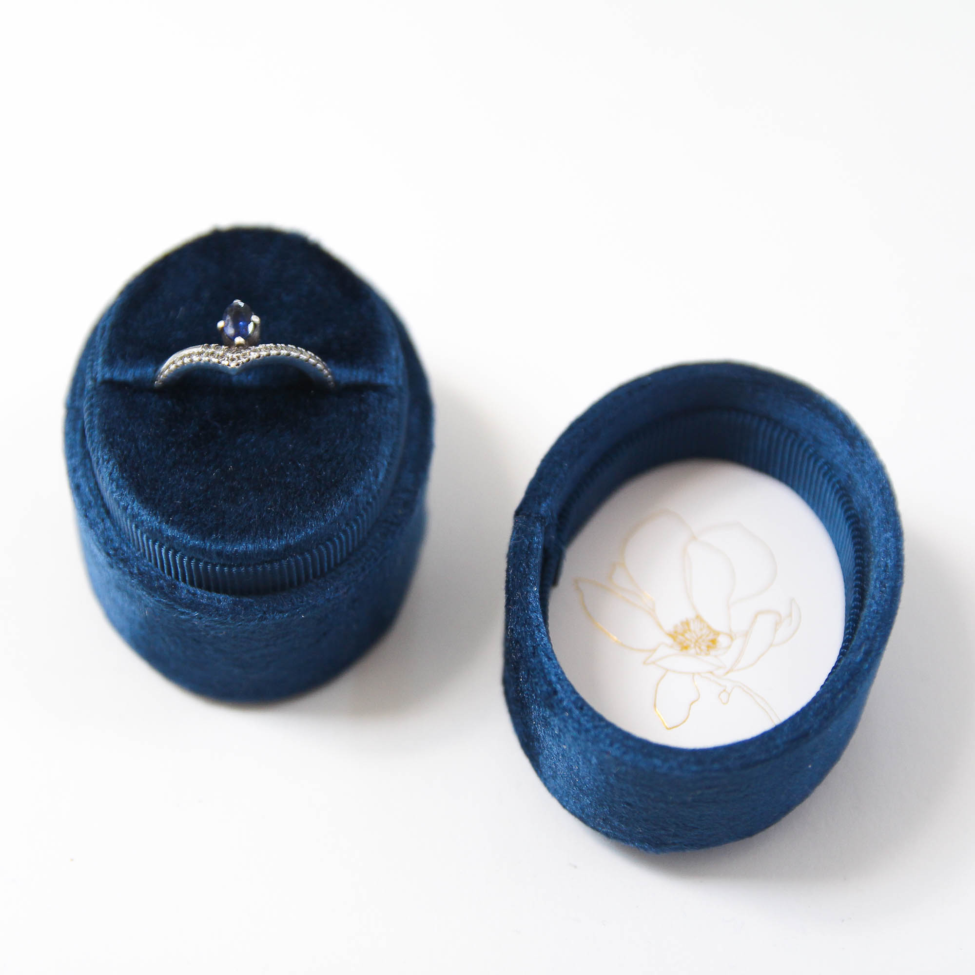 samt-ringbox-oval-velvet-ring-box-dunkelblau-01 Ovale Ringbox - mitternachtsblau