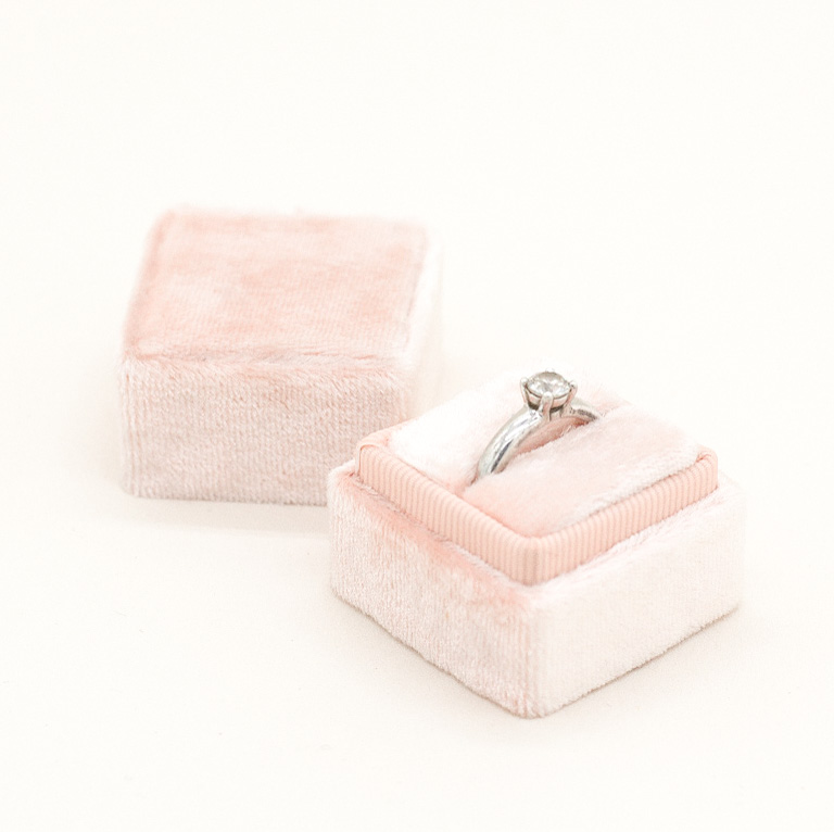 ring-box-samt-verlobung-hochzeit-pale-peach-1 Ringbox aus Samt - Pale Peach